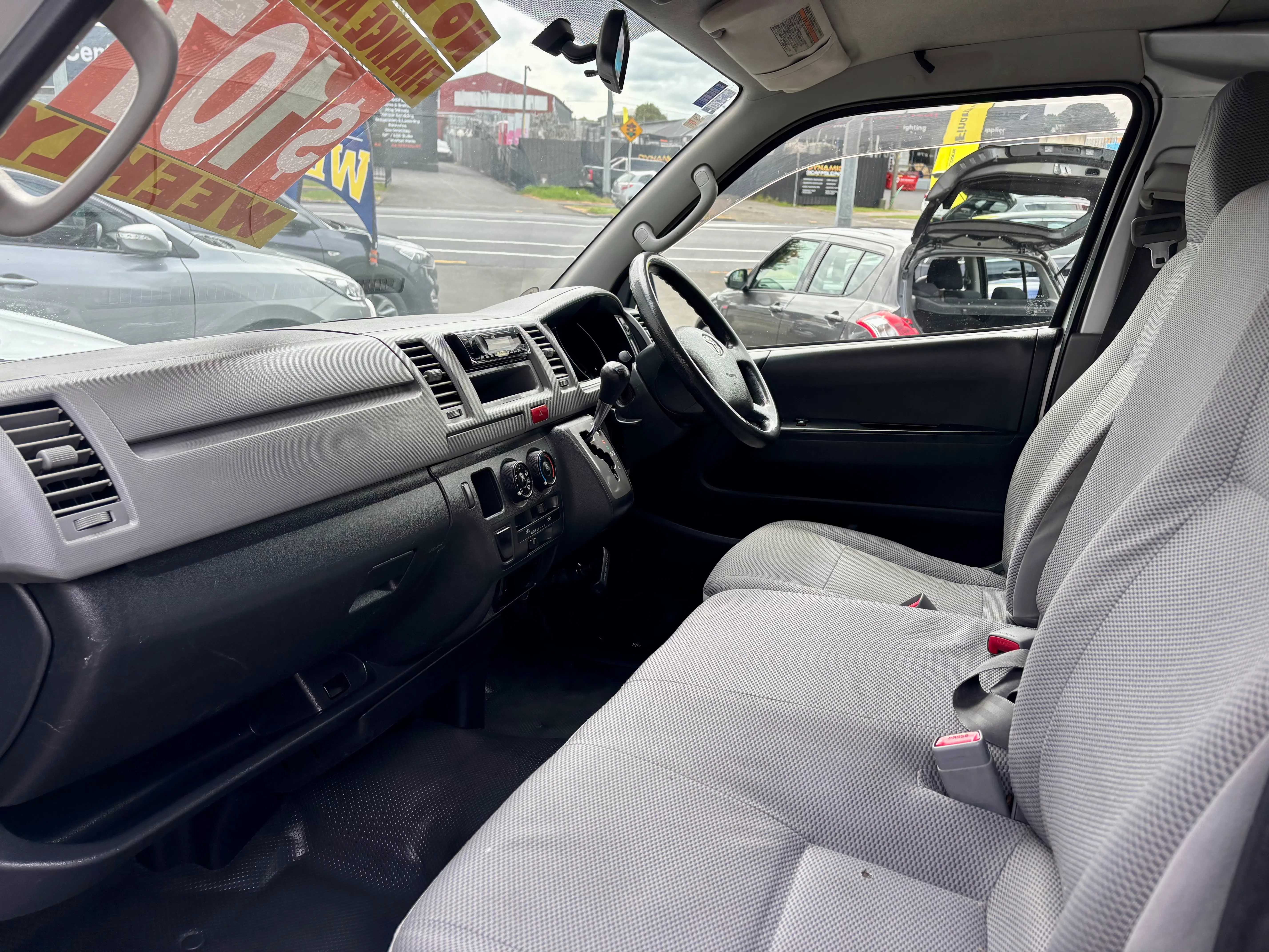 2009 Toyota Hiace  Carousel 10