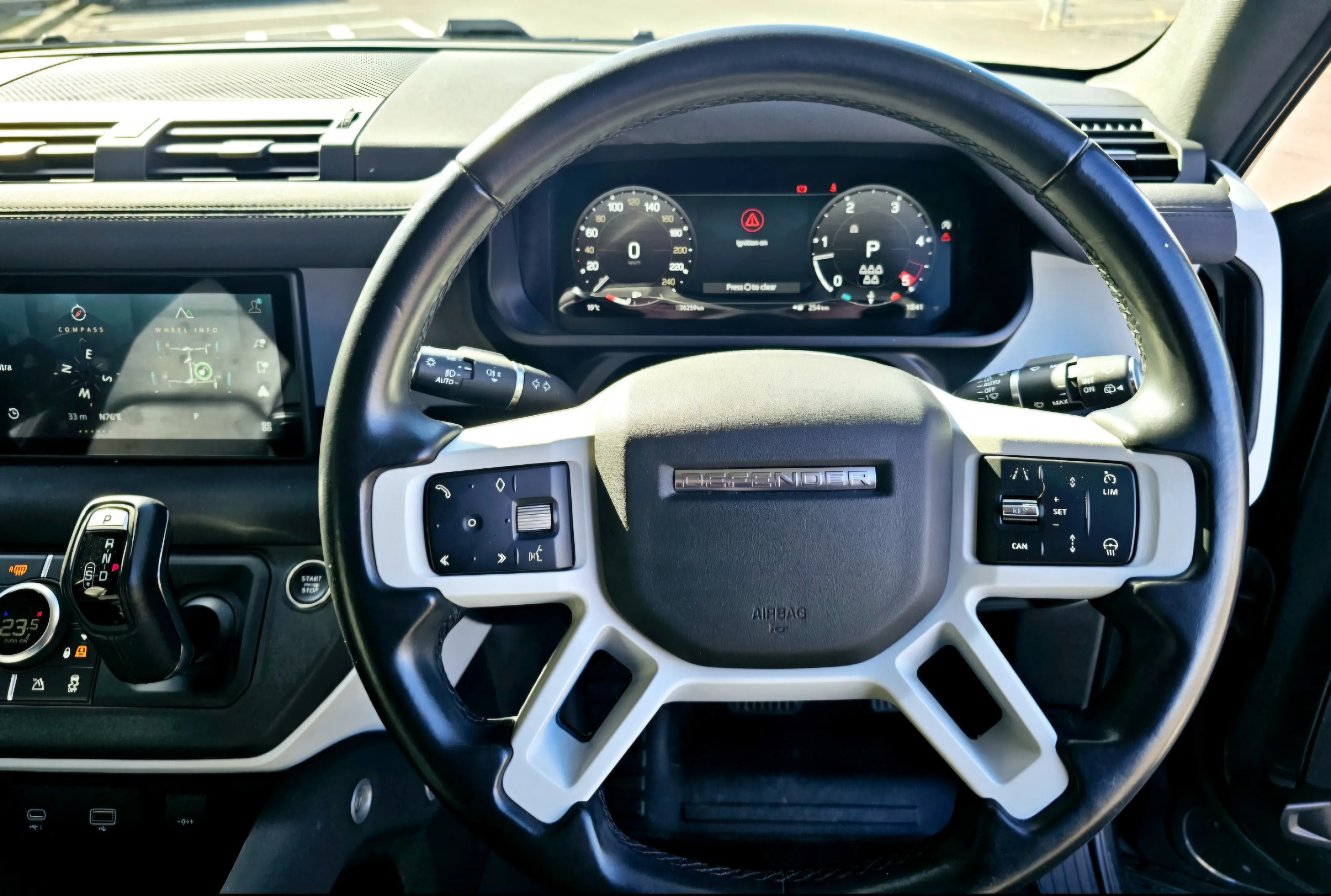 2023 Land Rover Defender 110 D300 S 3.0DT/4WD Carousel 6