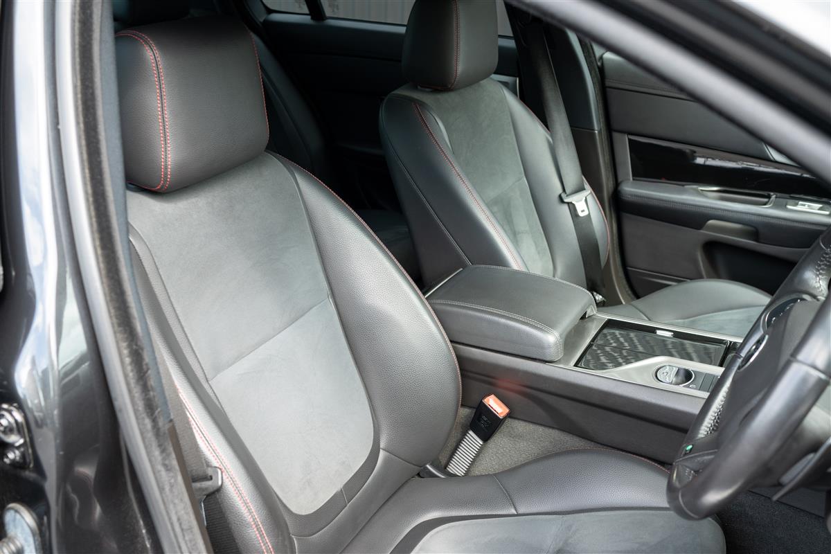 2015 Jaguar XF 2.0T R- SPORT LIMITED EDITION Carousel 14