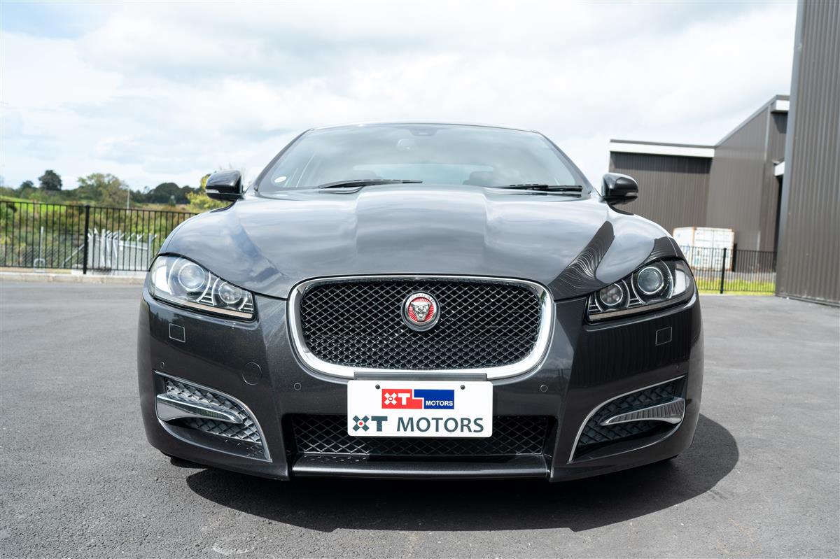 2015 Jaguar XF 2.0T R- SPORT LIMITED EDITION Carousel 3