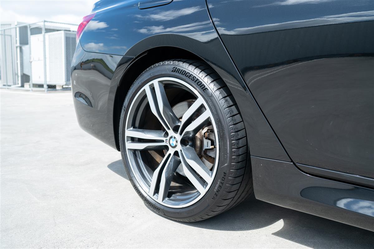 2019 BMW 740i MOTORSPORT LUXURY FLAGSHIP Carousel 5