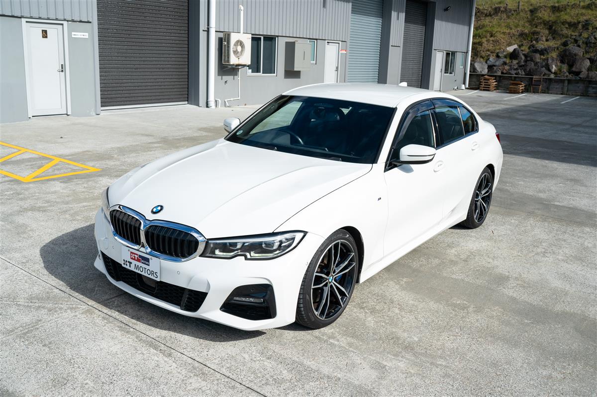2019 BMW 330i MOTORSPORT M-SPORT IMMACULATE Carousel 11