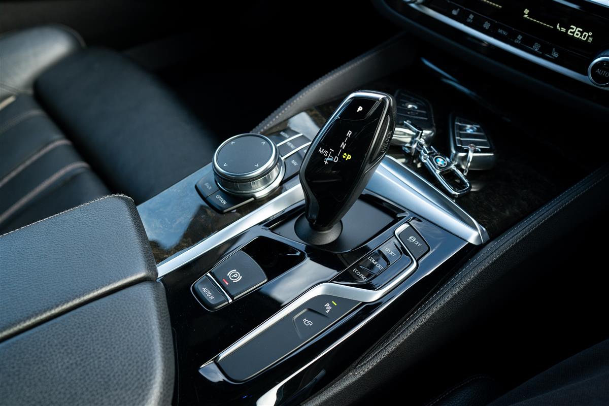 2017 BMW 530i M-SPORT TOURING B48 WAGON Carousel 17