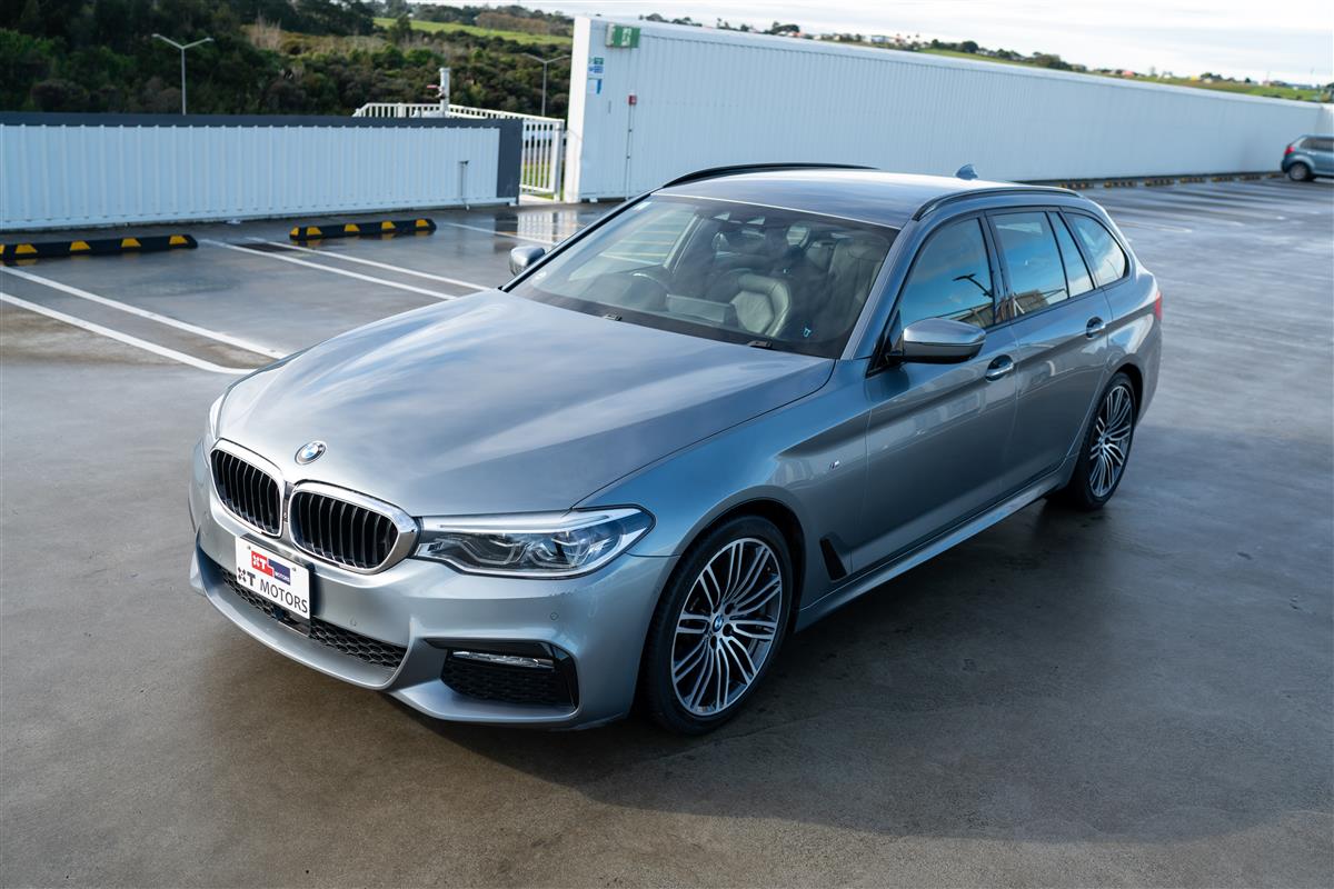 2017 BMW 530i M-SPORT TOURING B48 WAGON Carousel 12