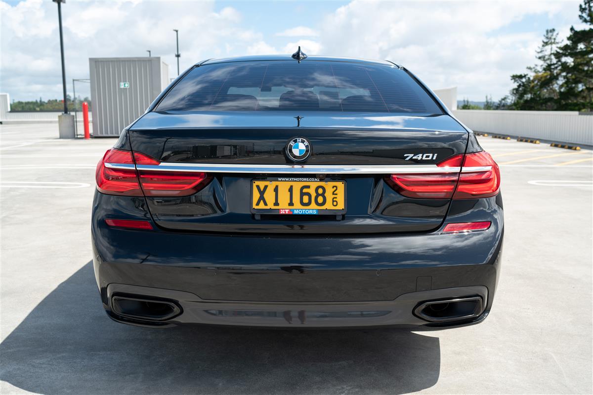 2019 BMW 740i MOTORSPORT LUXURY FLAGSHIP Carousel 7