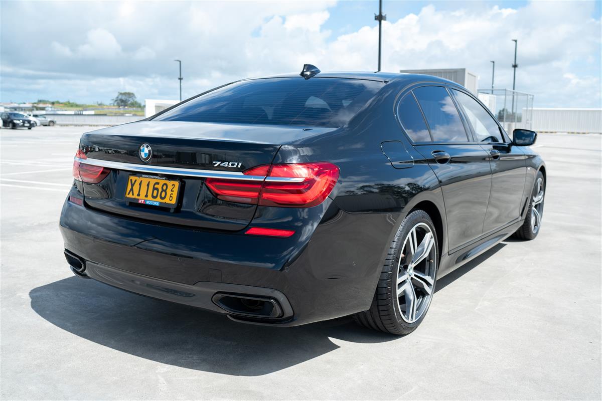 2019 BMW 740i MOTORSPORT LUXURY FLAGSHIP Carousel 6