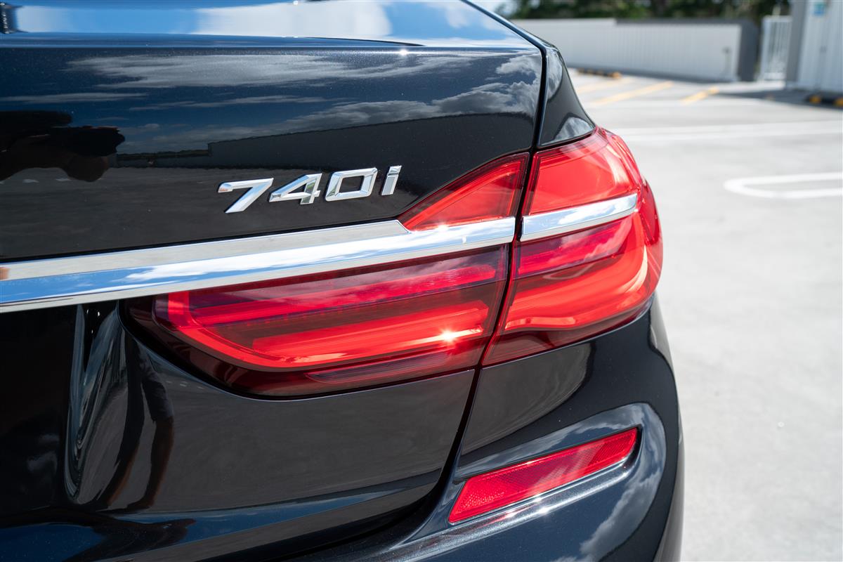 2019 BMW 740i MOTORSPORT LUXURY FLAGSHIP Carousel 8