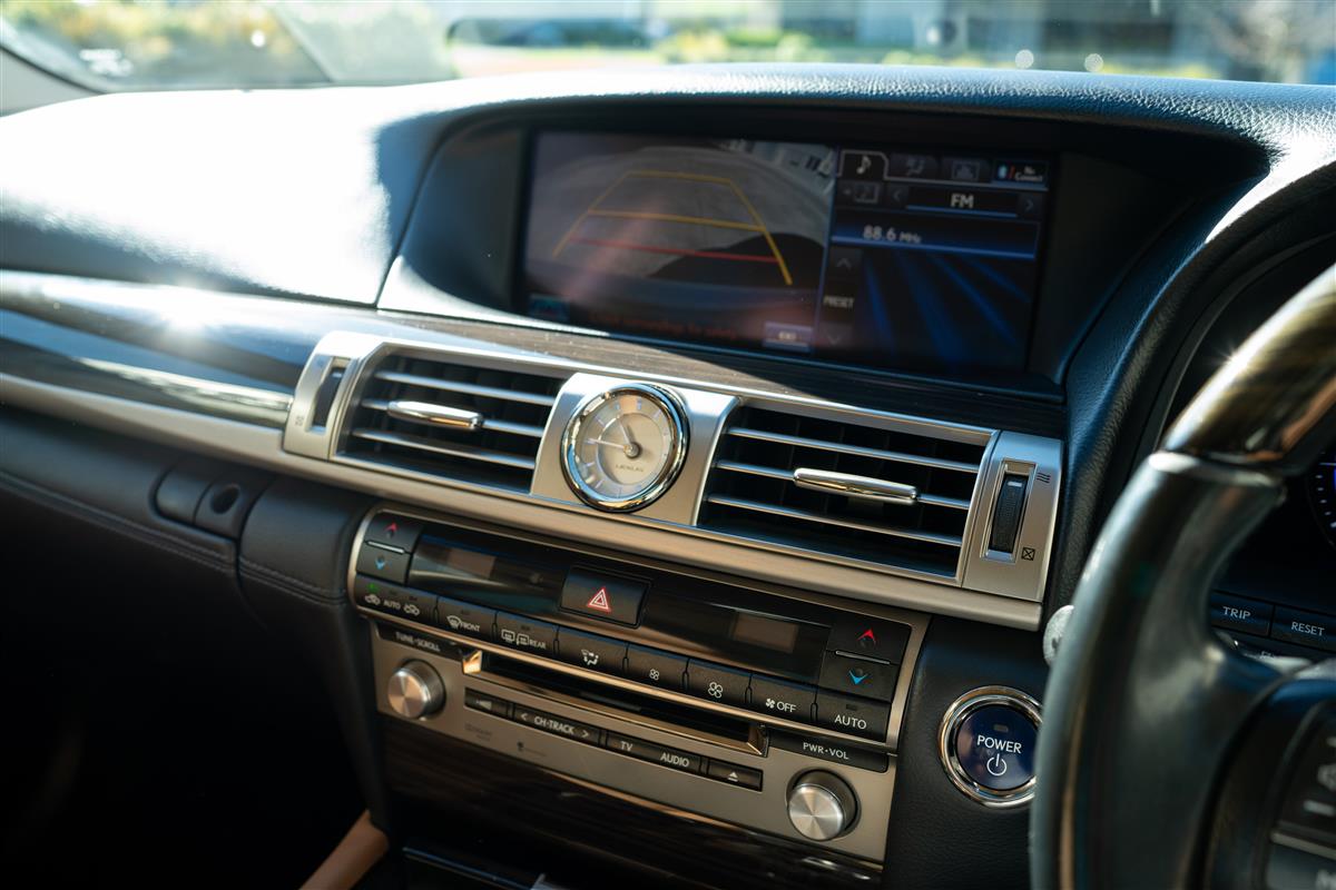 2013 Lexus LS 600 LS600h 5.0L V8 VERSION C Carousel 19