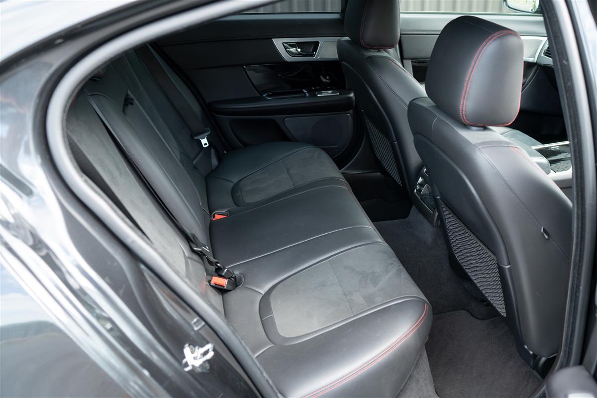 2015 Jaguar XF 2.0T R- SPORT LIMITED EDITION Carousel 15