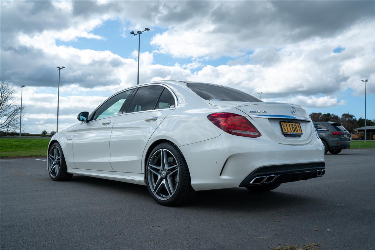 2016 Mercedes-Benz C 63 C63 AMG 4.0 V8 Immaculate Carousel 9