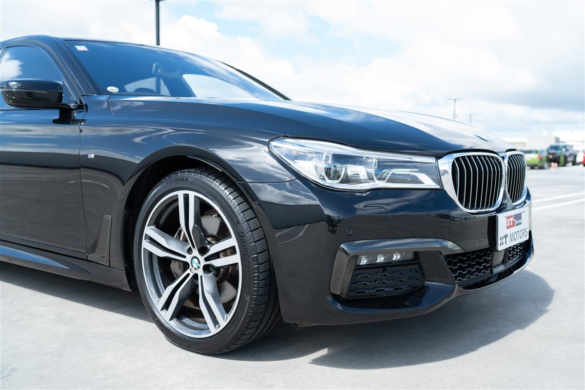 2019 BMW 740i MOTORSPORT LUXURY FLAGSHIP Carousel 3