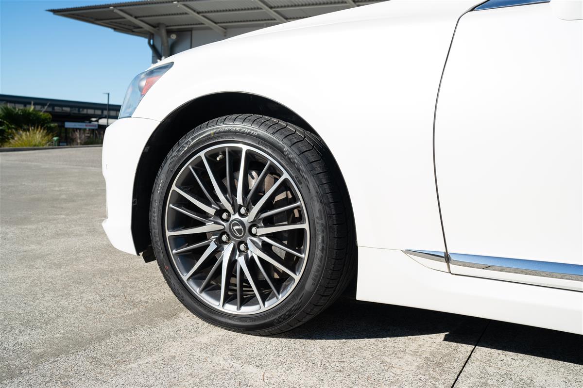 2013 Lexus LS 600 LS600h 5.0L V8 VERSION C Carousel 12