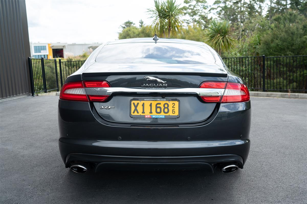 2015 Jaguar XF 2.0T R- SPORT LIMITED EDITION Carousel 7