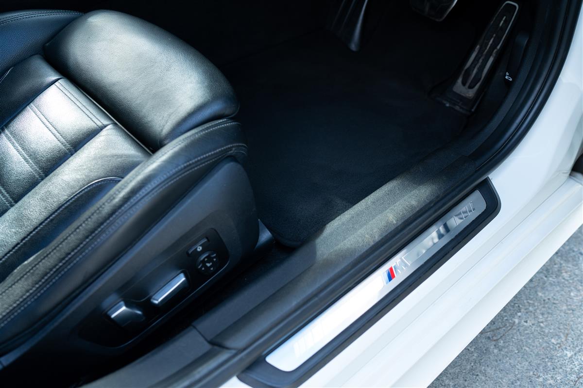 2019 BMW 330i MOTORSPORT M-SPORT IMMACULATE Carousel 14