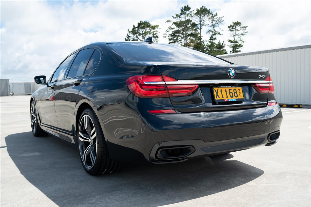 2019 BMW 740i MOTORSPORT LUXURY FLAGSHIP Carousel 9