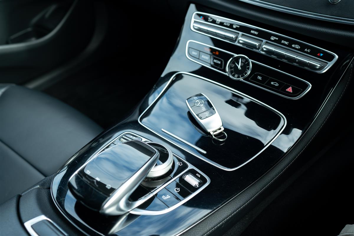2018 Mercedes-Benz E 200 SPORT AVANTGARDE ESTATE WAGON Carousel 19