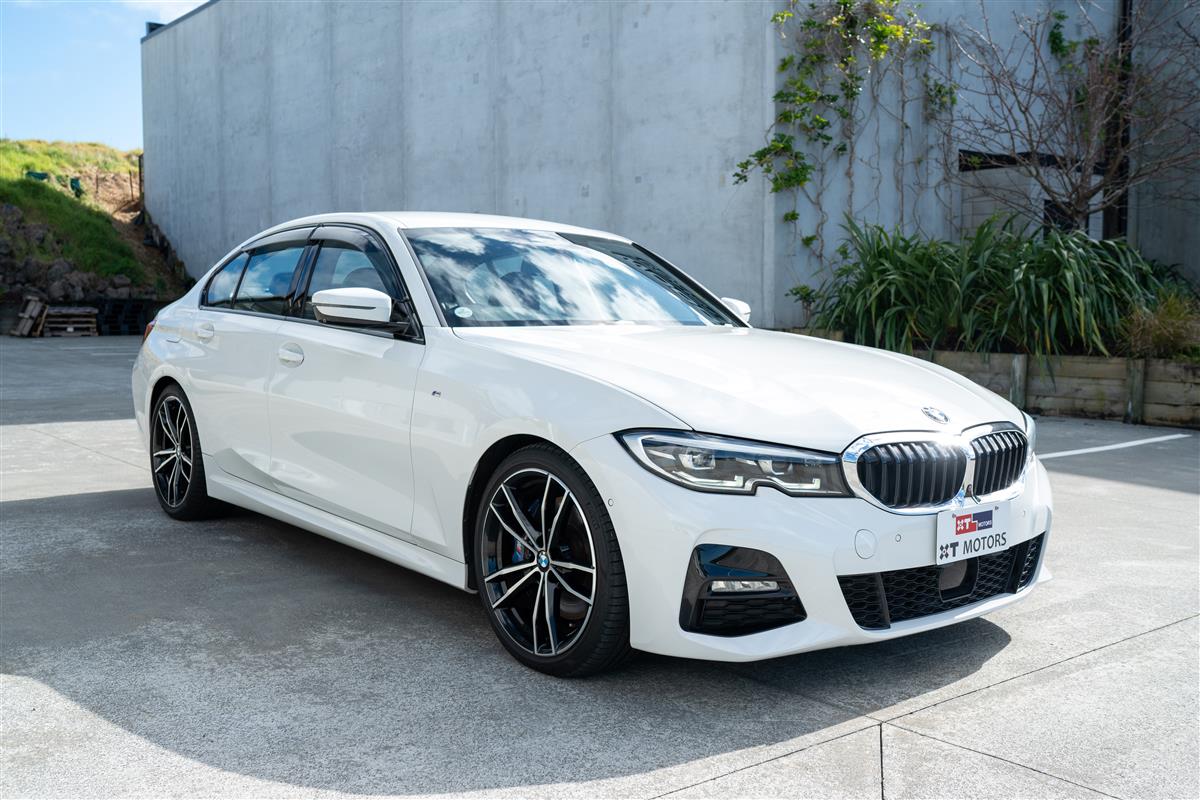 2019 BMW 330i MOTORSPORT M-SPORT IMMACULATE Carousel 1
