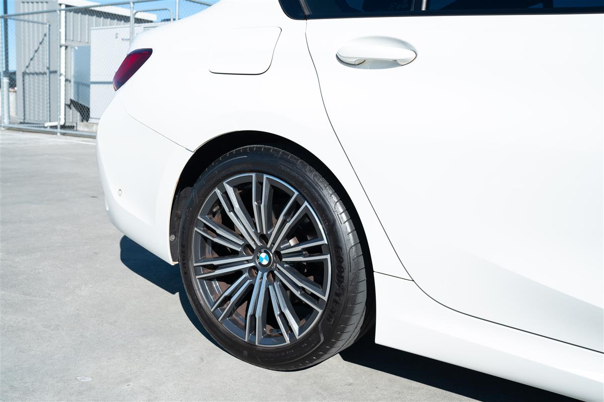 2019 BMW 320i MOTORSPORT M-SPORT GRADE 4.5 Carousel 4