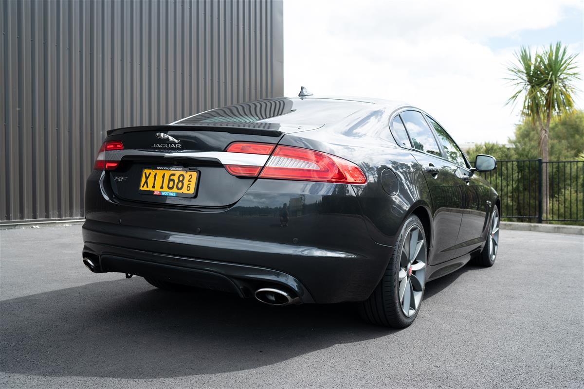 2015 Jaguar XF 2.0T R- SPORT LIMITED EDITION Carousel 6