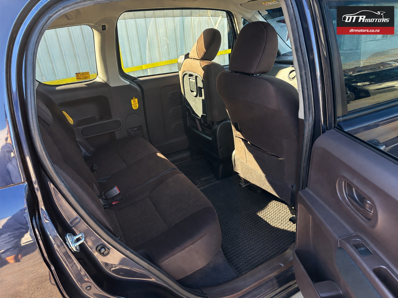 2013 Toyota SPADE Carousel 6