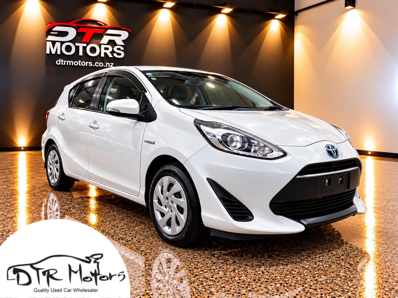 2018 Toyota Aqua Hybrid S Style Black Model with Reversing Camera !