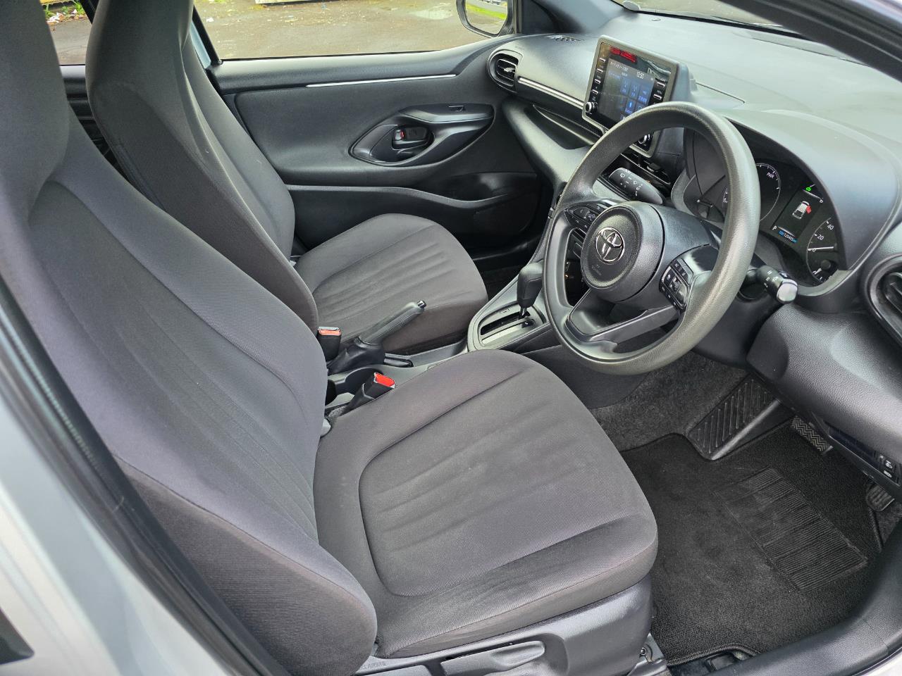 2021 Toyota Yaris Hybrid X with Reversing Camera, Parking Sensors, Cruise Control ! Carousel 6