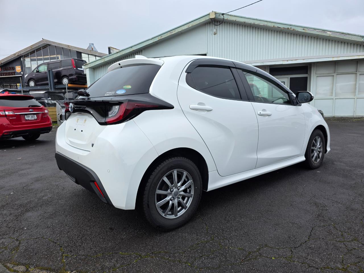 2021 Toyota Yaris Hybrid X with Reversing Camera, Parking Sensors, Cruise Control ! Carousel 11