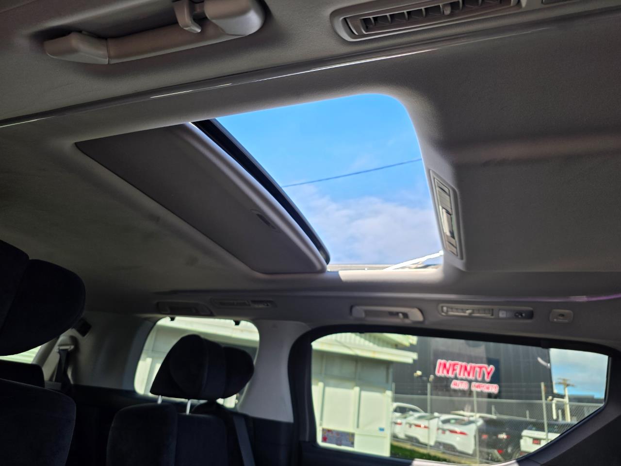 2015 Toyota VELLFIRE 7 Seaters with Loads of Features ! Carousel 3
