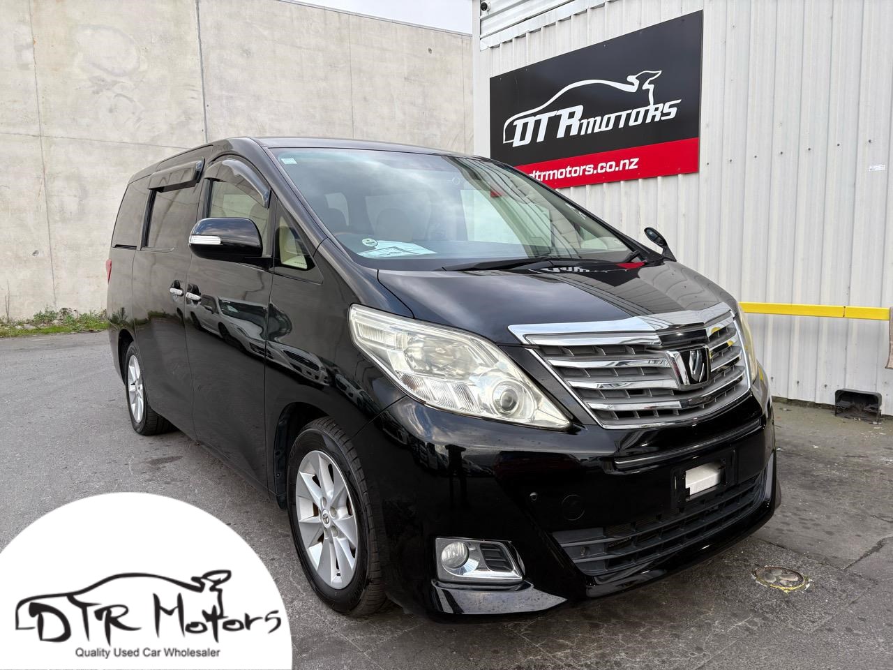 2012 Toyota Alphard 7 Seaters with Reversing Camera, Parking Sensors !