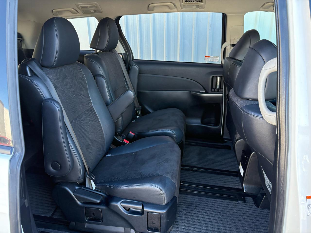 2015 Toyota Estima 5D AERAS PREMIUM EDITION Carousel 14