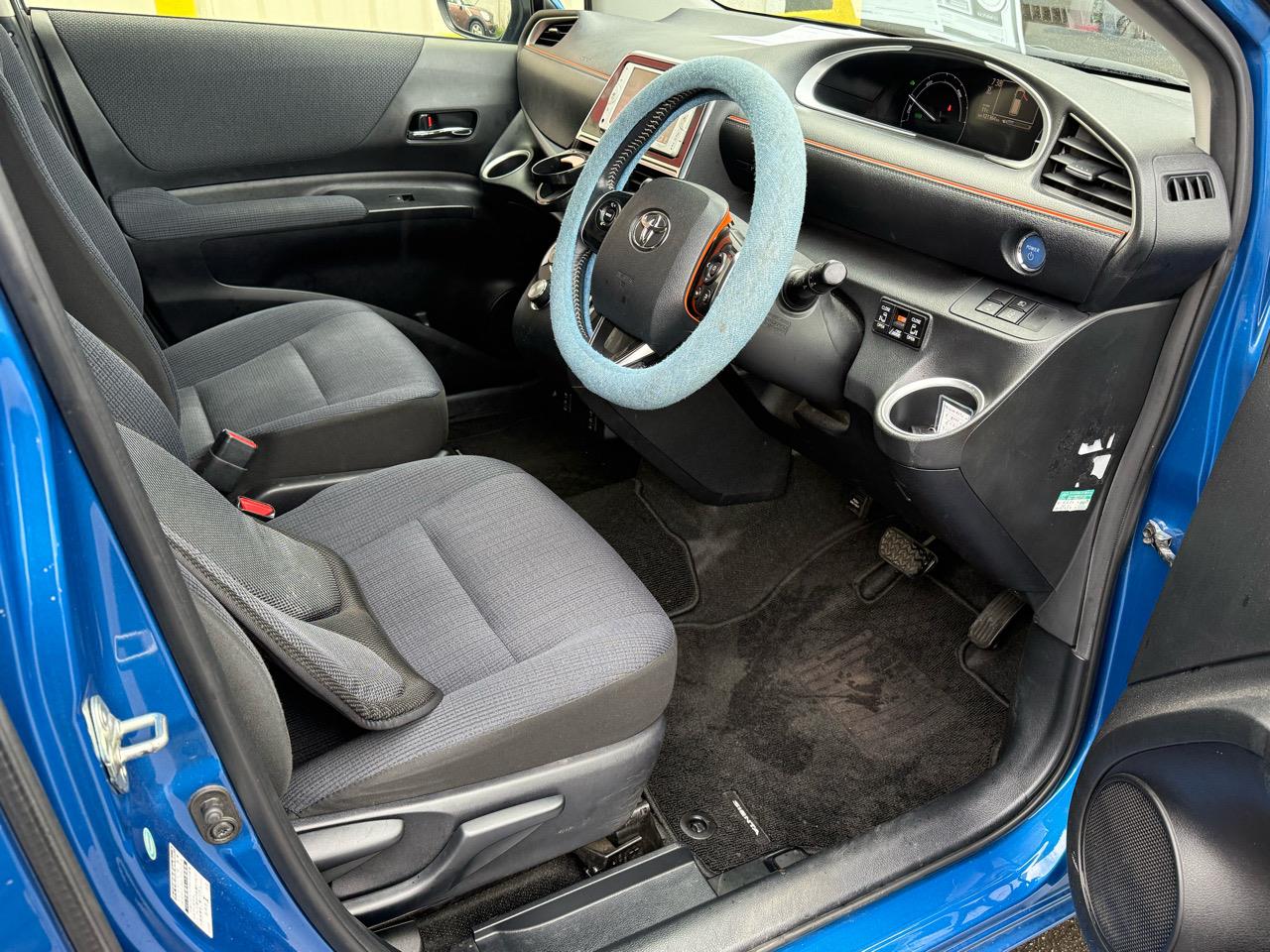 2016 Toyota SIENTA HYBRID G Carousel 6