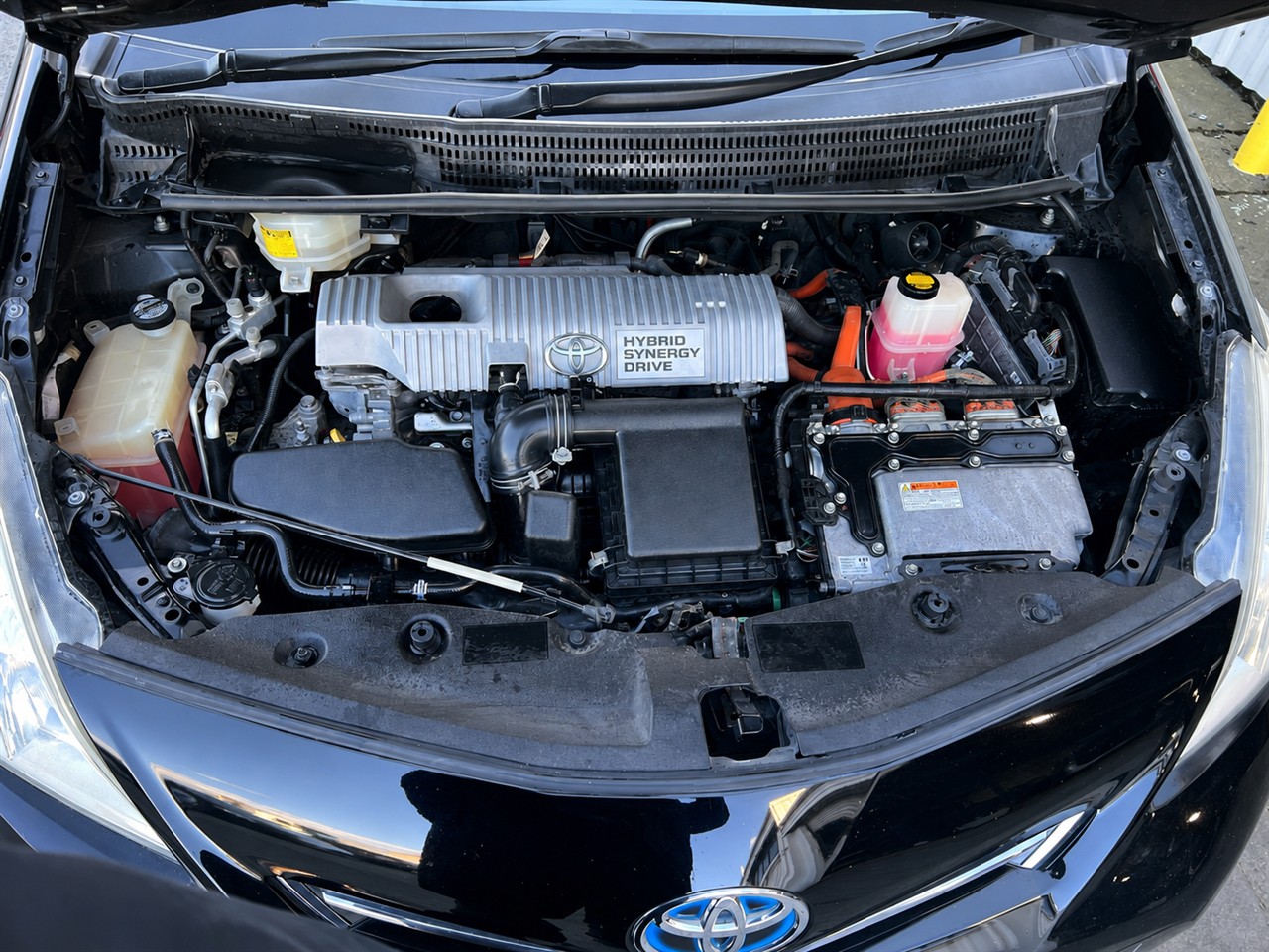 2012 Toyota Prius ALPHA S Carousel 8