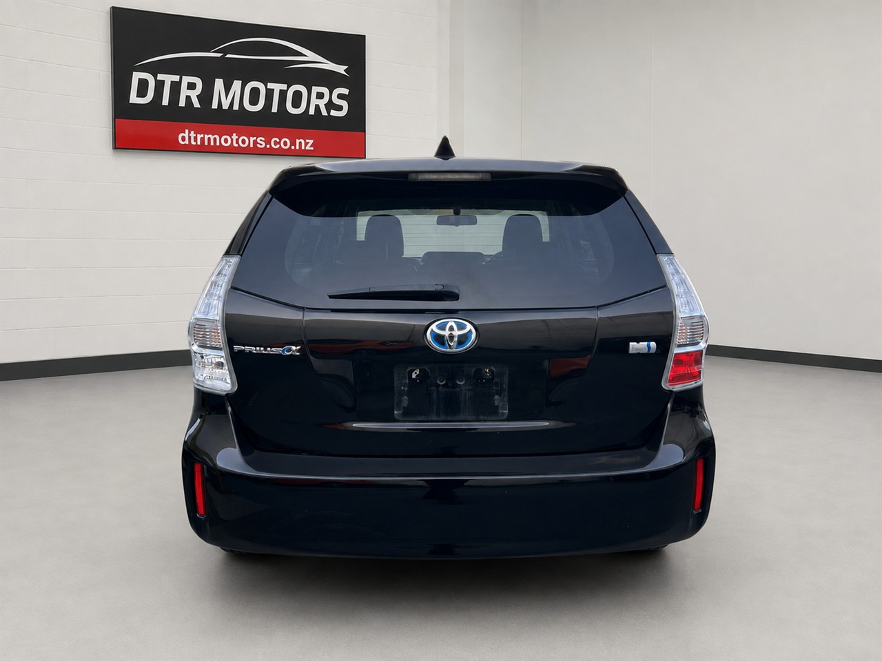 2012 Toyota Prius ALPHA S Carousel 13