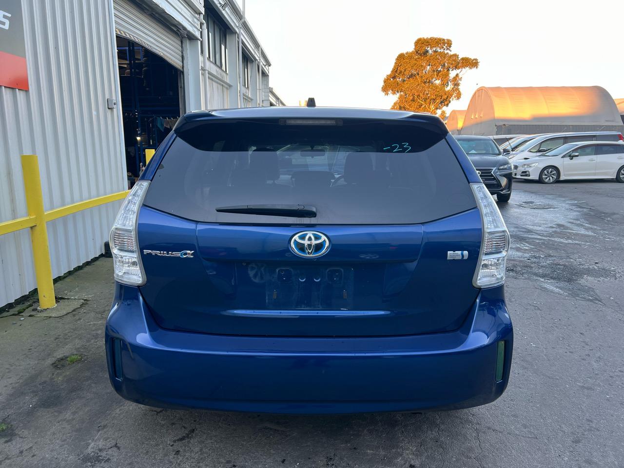 2012 Toyota Prius ALPHA S Carousel 11