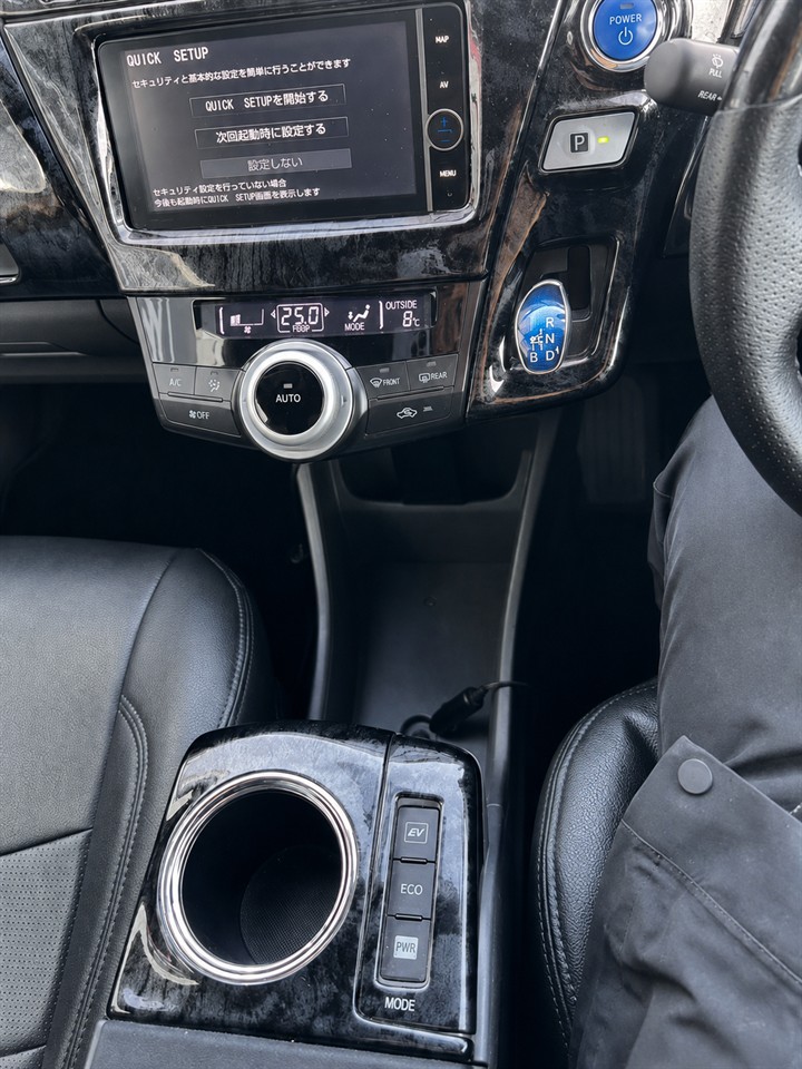 2012 Toyota Prius ALPHA S Carousel 3