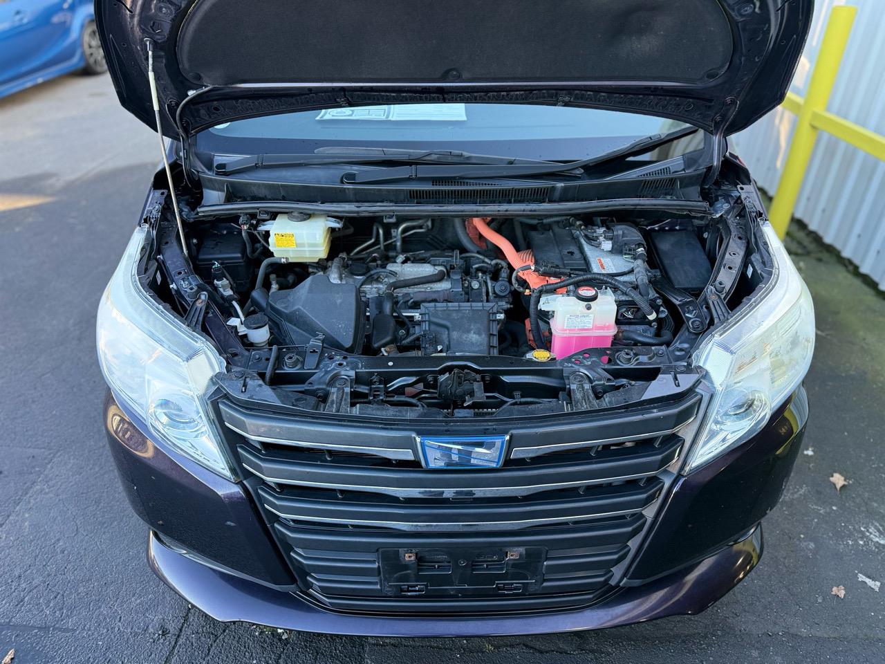 2015 Toyota Noah HYBRID X Carousel 8