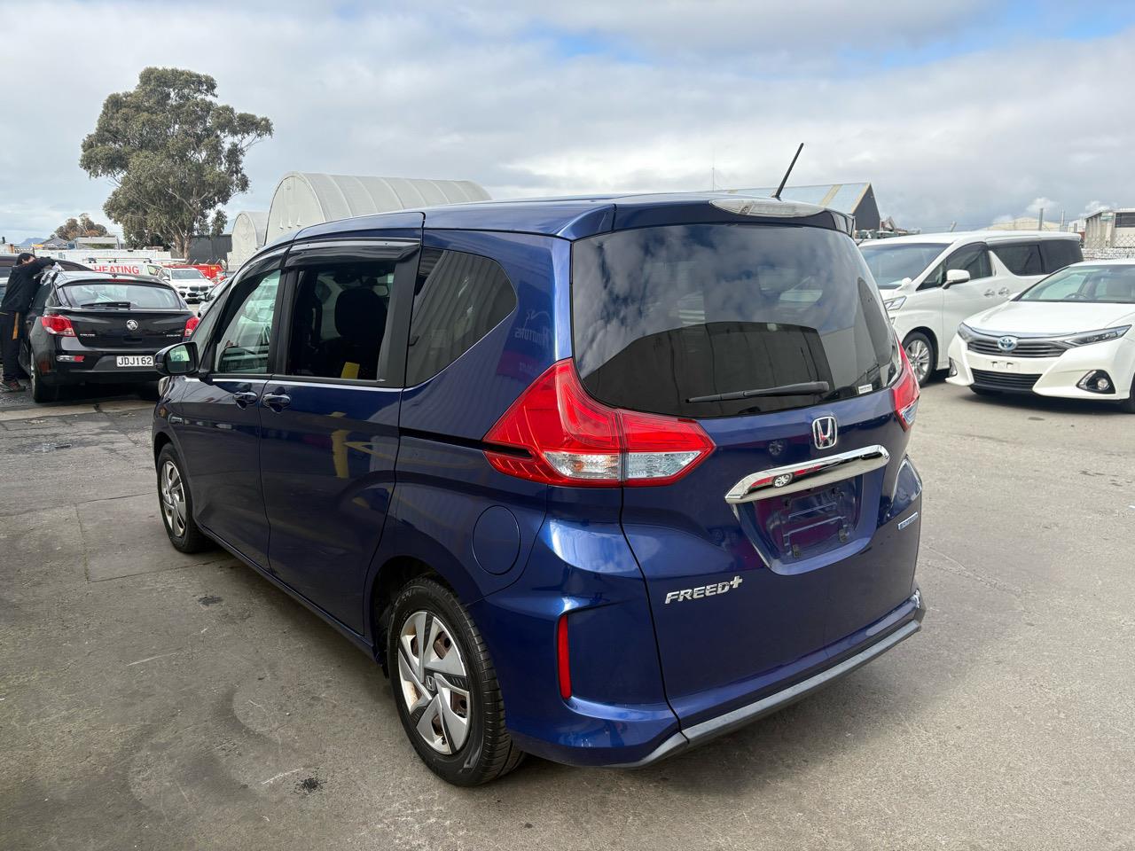 2017 Honda FREED HYBRID Carousel 12