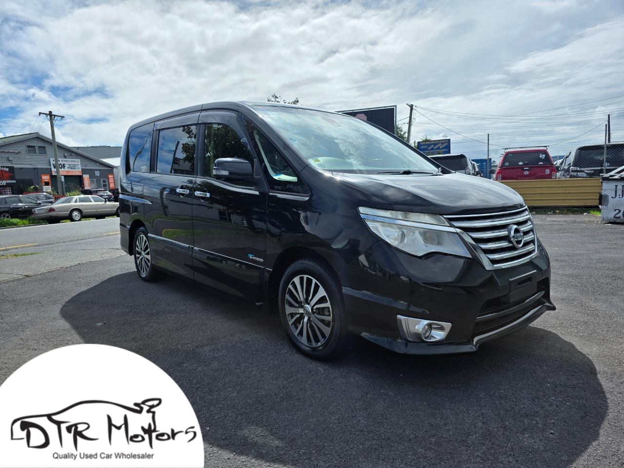 2015 Nissan Serena Hybrid Star V SELECTION 8 Seaters with Reversing Camera, Parking Sensors, Cruise Control !