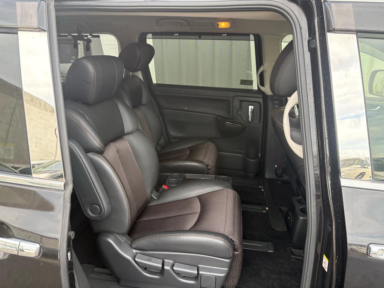 2015 Nissan ELGRAND 250 HIGHWAY STAR Carousel 16