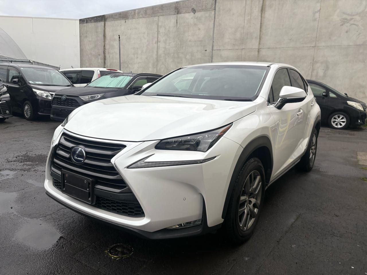 2015 Lexus NX 300H I PACKAGE Carousel 11