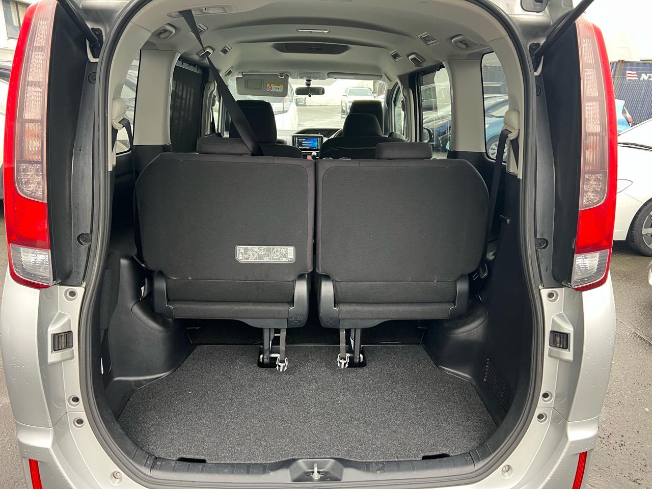 2015 Toyota ESQUIRE XI Carousel 7