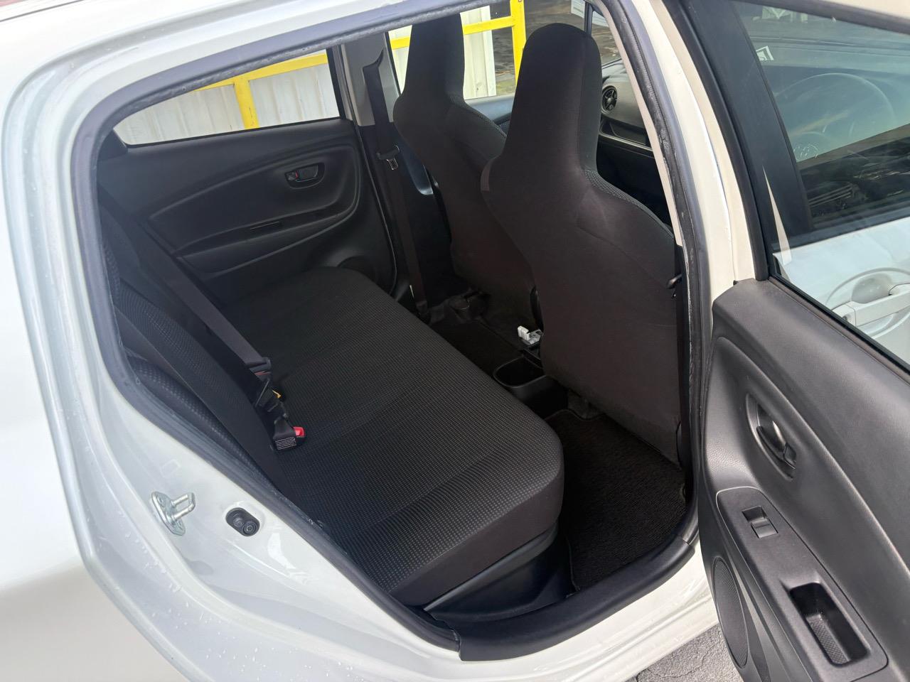 2017 Toyota Vitz hybird Carousel 16