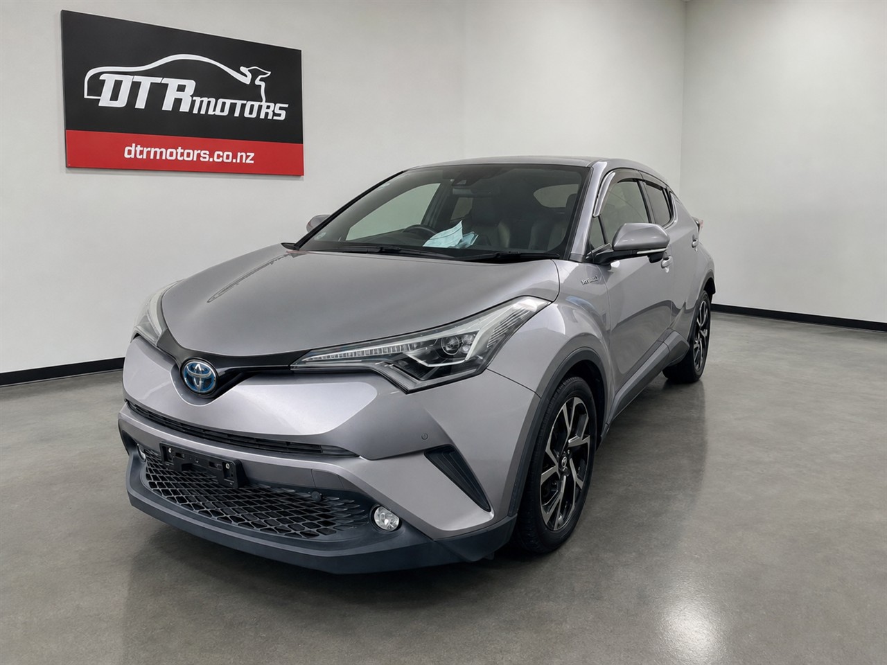 2017 Toyota C-HR G Model Carousel 8