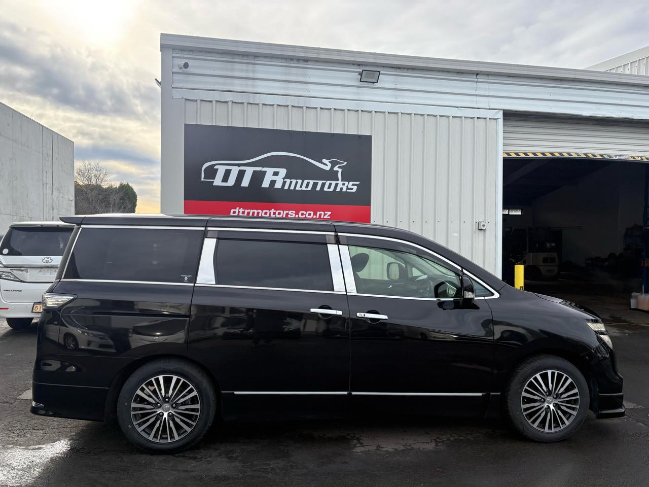 2015 Nissan ELGRAND 250 HIGHWAY STAR Carousel 14