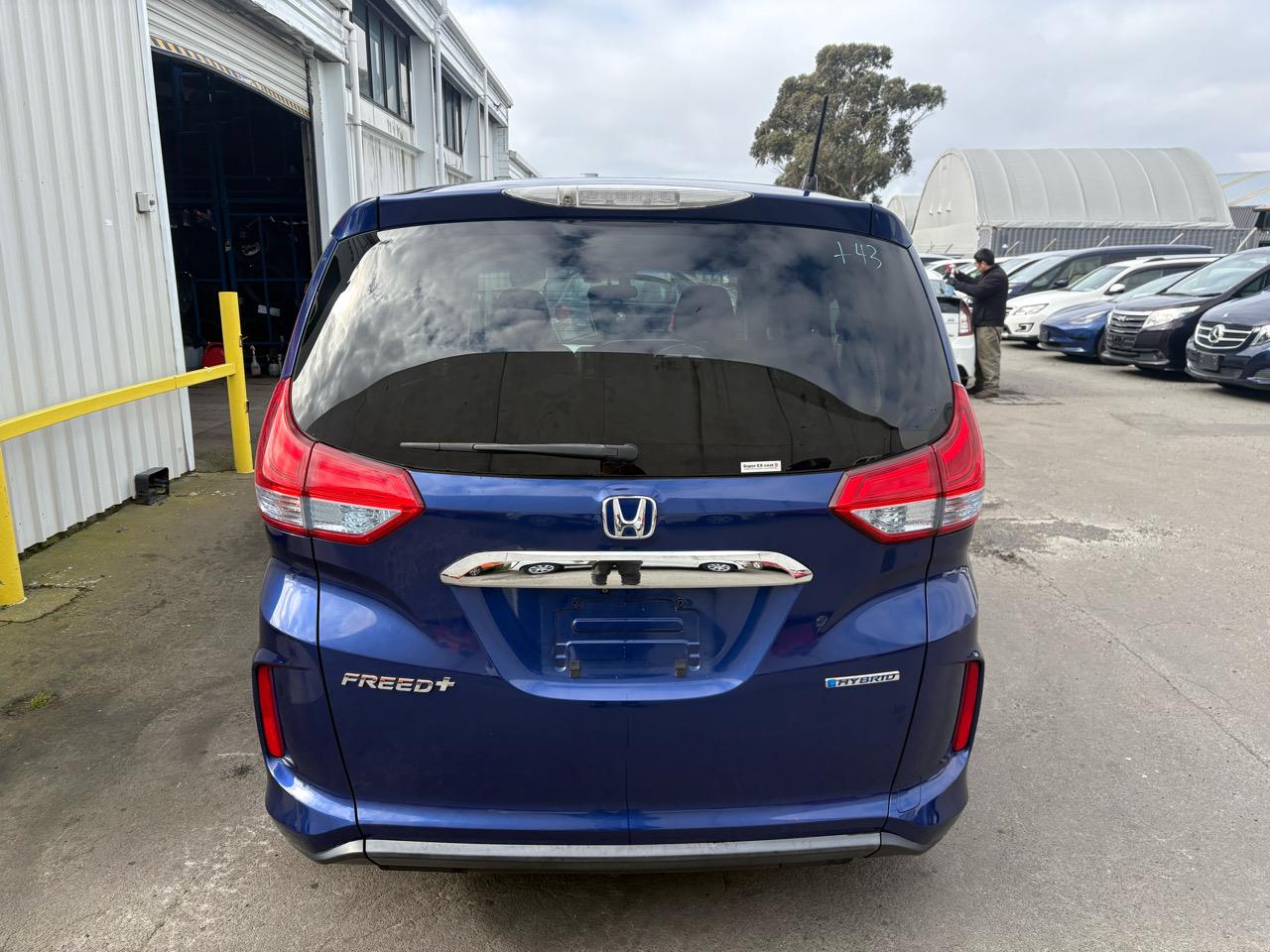 2017 Honda FREED HYBRID Carousel 13