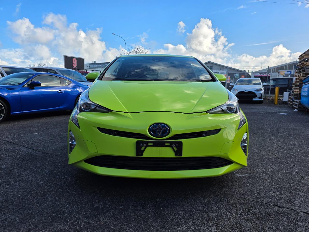 2016 Toyota Prius Newshape Hybrid with Reversing Camera, Parking Sensors, Cruise Control ! Carousel 8