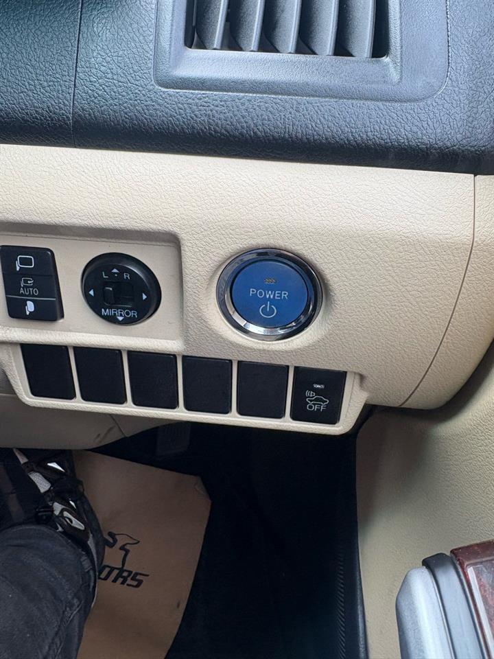 2013 Toyota Sai G Carousel 3