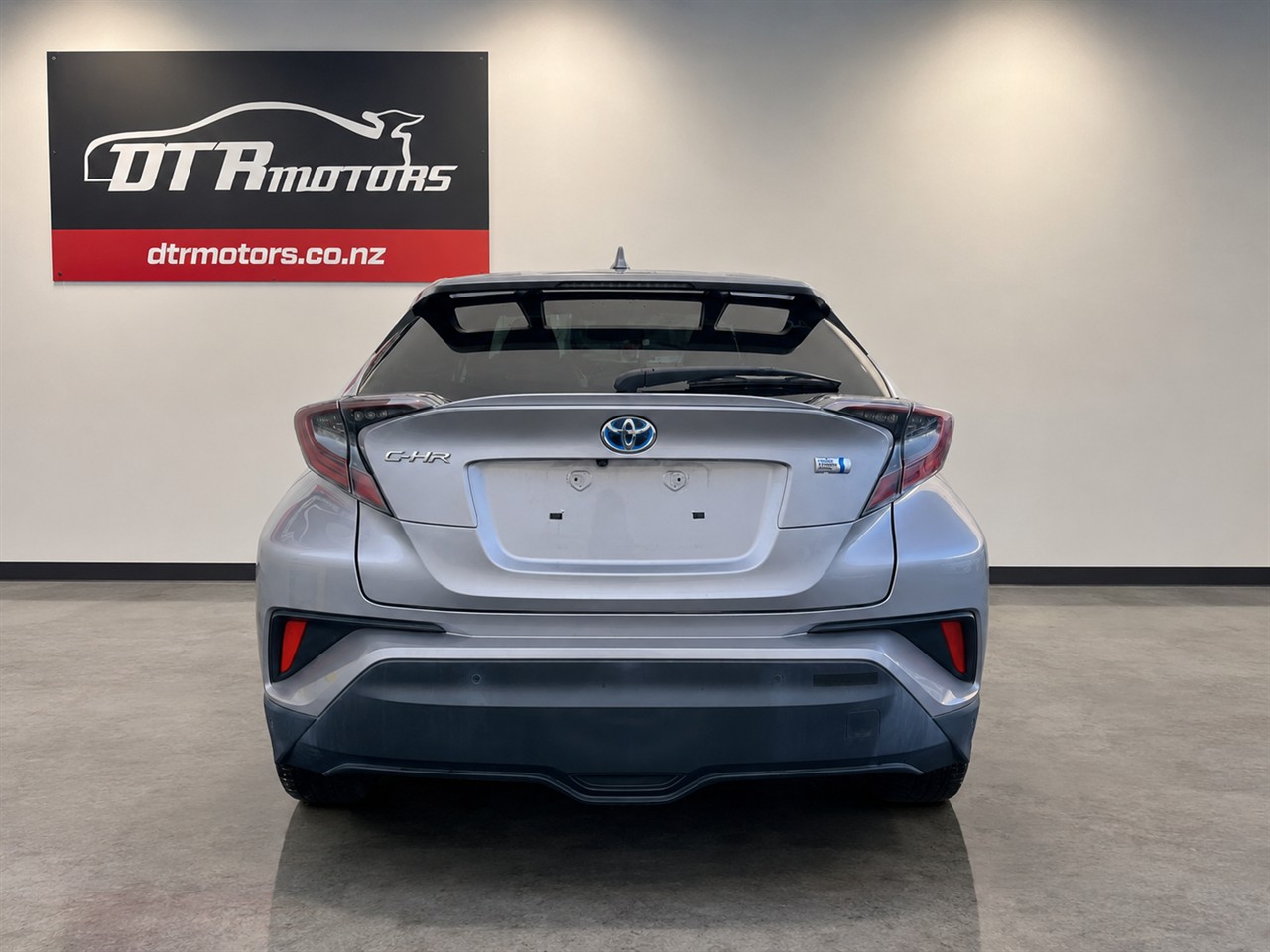 2017 Toyota C-HR G Model Carousel 10