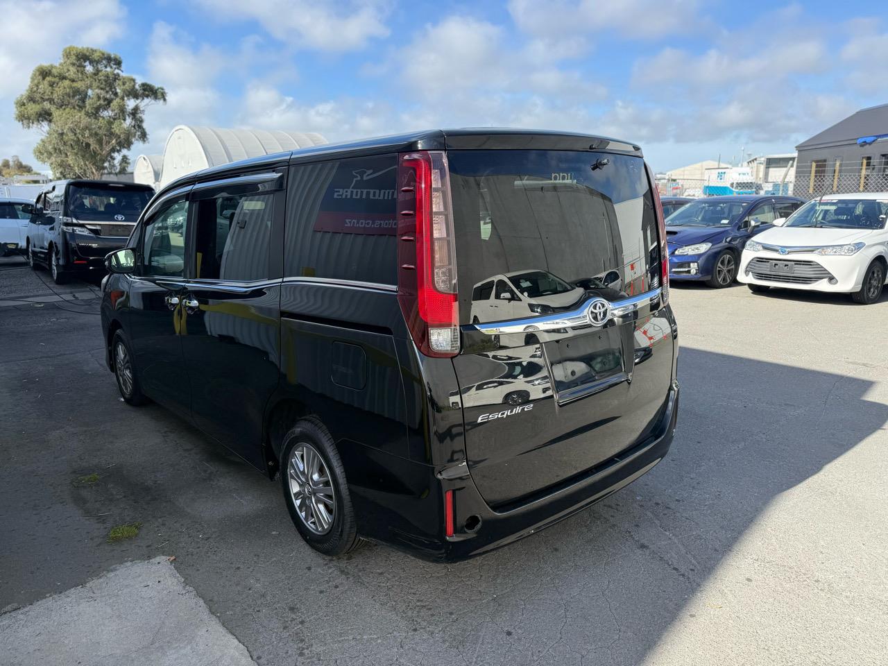 2015 Toyota ESQUIRE XI Carousel 10