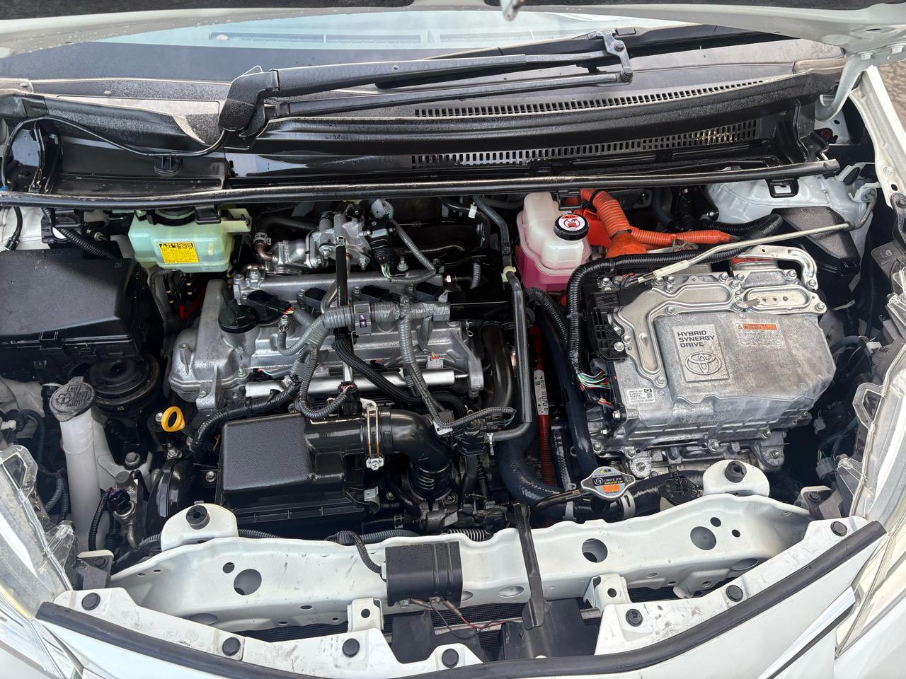 2017 Toyota Vitz hybird Carousel 8